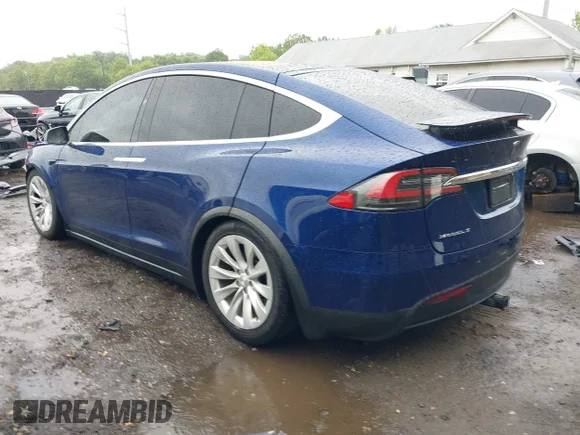 ✅ 2017 Tesla Model X 90D • VIN: 5YJXCBE2XHF060702 • Лот: 42306207. Опубліковано раніше на IAAI з пробігом 135 714 миль. Безкоштовний доступ до архіву аукціонних продажів зі США та докладний звіт про історію автомобіля на DreamBid. Зображення 3.