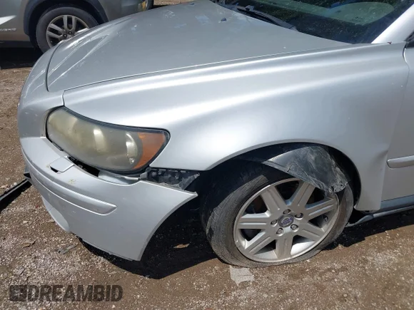✅ 2007 Volvo S40 2.4L • VIN: YV1MS382872264305 • Лот: 42895792. Опубліковано раніше на IAAI з пробігом 149 198 миль. Безкоштовний доступ до архіву аукціонних продажів зі США та докладний звіт про історію автомобіля на DreamBid. Зображення 6.