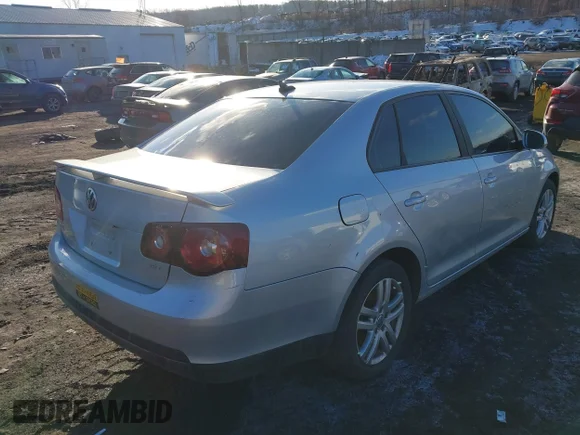 ✅ 2008 Volkswagen Jetta Wolfsburg Edition • VIN: 3VWRA71K28M192640 • Lot: 44144828. Wystawiony na IAAI z przebiegiem 174 020 mil. Bezpłatny archiwum sprzedaży aukcyjnych z USA i szczegółowy raport historii pojazdu na DreamBid. Zdjęcie 4.