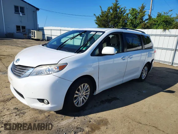 ✅ 2014 Toyota Sienna XLE • VIN: 5TDYK3DC3ES500984 • Лот: 53037866. Опубликован ранее на Copart с пробегом 153 246 миль. Бесплатный доступ к архиву аукционных продаж из США и подробный отчёт об истории автомобиля на DreamBid. Изображение 1.