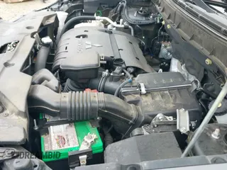 ✅ 2017 Mitsubishi Outlander SE • VIN: JA4AP3AW0HZ048376 • Lot: 42104421. Listed on IAAI with 77,235 mi. Free auction sales archive from the USA and detailed vehicle history report at DreamBid. Image 19.