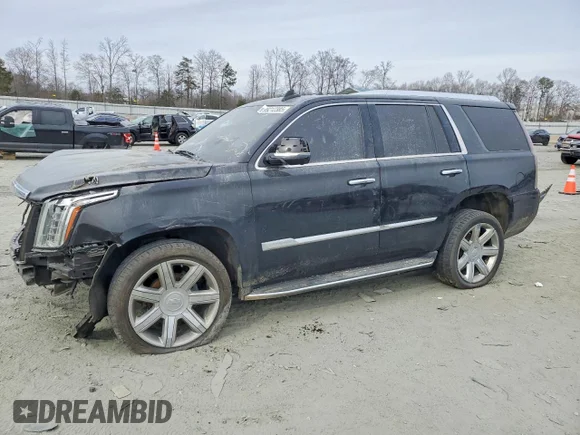 ✅ 2019 Cadillac Escalade Luxury • VIN: 1GYS3BKJ4KR111323 • Лот: 99212385. Опубликован ранее на Copart с пробегом 153 342 миль. Бесплатный доступ к архиву аукционных продаж из США и подробный отчёт об истории автомобиля на DreamBid. Изображение 1.