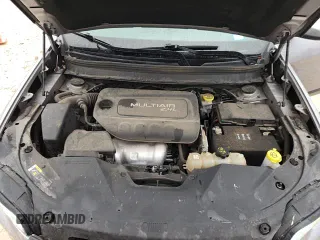 ✅ 2019 Jeep Cherokee Latitude • VIN: 1C4PJLCB9KD164899 • Lot: 92623635. Wystawiony na Copart z przebiegiem 88 838 mil. Bezpłatny archiwum sprzedaży aukcyjnych z USA i szczegółowy raport historii pojazdu na DreamBid. Zdjęcie 14.