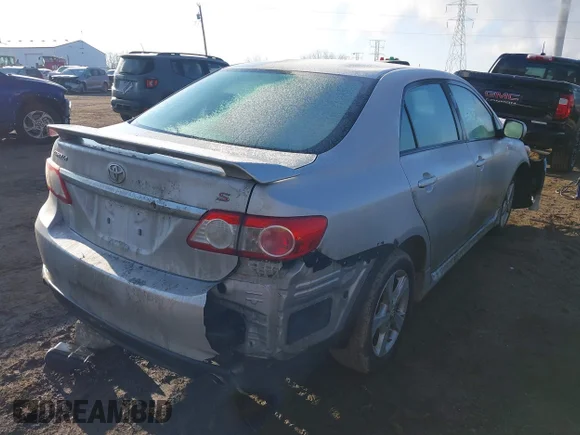 ✅ 2011 Toyota Corolla S • VIN: 2T1BU4EE6BC607361 • Lot: 44368164. Wystawiony na IAAI z przebiegiem 121 329 mil. Bezpłatny archiwum sprzedaży aukcyjnych z USA i szczegółowy raport historii pojazdu na DreamBid. Zdjęcie 4.