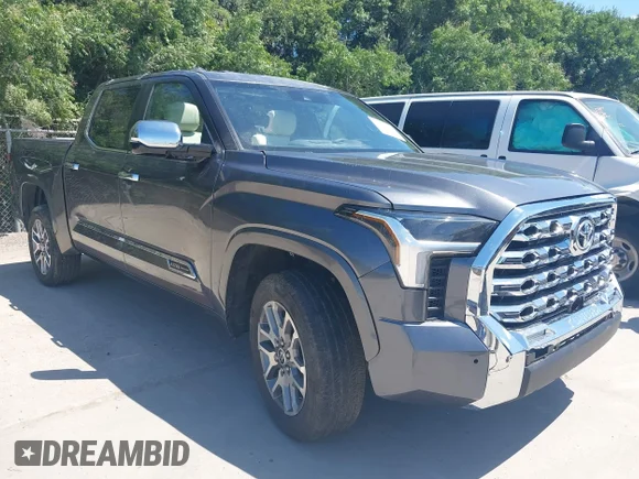 ✅ 2024 Toyota Tundra 1794 Edition • VIN: 5TFMA5DBXRX142402 • Лот: 42619668. Опубликован ранее на IAAI с пробегом 17 523 миль. Бесплатный доступ к архиву аукционных продаж из США и подробный отчёт об истории автомобиля на DreamBid. Изображение 1.
