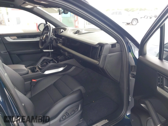✅ 2025 Porsche Cayenne E-Hybrid • VIN: WP1AE2AY4SDA16458 • Lot: 45158419. Wystawiony na IAAI z przebiegiem 7 489 mil. Bezpłatny archiwum sprzedaży aukcyjnych z USA i szczegółowy raport historii pojazdu na DreamBid. Zdjęcie 5.