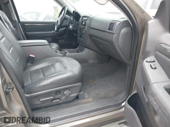 ✅ 2002 Ford Explorer Limited • VIN: 1FMDU75W02ZC31468 • Lot: 43117554. Wystawiony na IAAI z przebiegiem 148 707 mil. Bezpłatny archiwum sprzedaży aukcyjnych z USA i szczegółowy raport historii pojazdu na DreamBid. Zdjęcie 5.