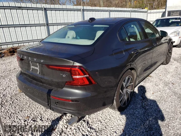 ✅ 2019 Volvo S60 Momentum • VIN: 7JRA22TK9KG015292 • Lot: 66358072. Wystawiony na Copart z przebiegiem 45 886 mil. Bezpłatny archiwum sprzedaży aukcyjnych z USA i szczegółowy raport historii pojazdu na DreamBid. Zdjęcie 4.