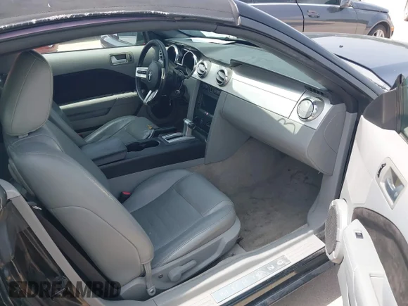 ✅ 2005 Ford Mustang GT Deluxe • VIN: 1ZVFT85H455226449 • Лот: 44802938. Опубликован ранее на IAAI с пробегом 135 820 миль. Бесплатный доступ к архиву аукционных продаж из США и подробный отчёт об истории автомобиля на DreamBid. Изображение 5.