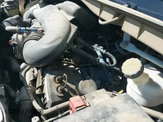 ✅ 2017 Ford Transit • VIN: 1FTYE2CM5HKA07573 • Lot: 43263502. Wystawiony na IAAI z przebiegiem 131 846 mil. Bezpłatny archiwum sprzedaży aukcyjnych z USA i szczegółowy raport historii pojazdu na DreamBid. Zdjęcie 19.