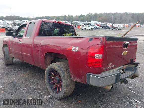 ✅ 2007 Chevrolet Silverado 1500 1LT • VIN: 2GCEK19JX71669943 • Lot: 43801425. Wystawiony na IAAI z przebiegiem 251 365 mil. Bezpłatny archiwum sprzedaży aukcyjnych z USA i szczegółowy raport historii pojazdu na DreamBid. Zdjęcie 3.