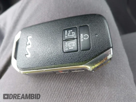 ✅ 2024 Kia Carnival LX • VIN: KNDNB4H31R6356294 • Lot: 43236460. Wystawiony na IAAI z przebiegiem 23 575 mil. Bezpłatny archiwum sprzedaży aukcyjnych z USA i szczegółowy raport historii pojazdu na DreamBid. Zdjęcie 11.