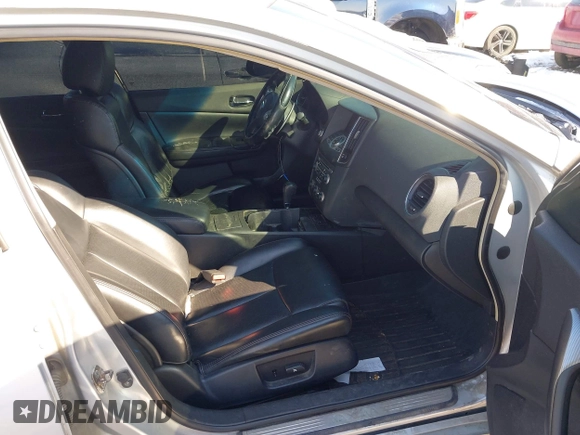 ✅ 2010 Nissan Maxima SV • VIN: 1N4AA5AP0AC815816 • Lot: 44344701. Wystawiony na IAAI z przebiegiem 250 761 mil. Bezpłatny archiwum sprzedaży aukcyjnych z USA i szczegółowy raport historii pojazdu na DreamBid. Zdjęcie 5.