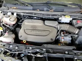 ✅ 2022 Chrysler Pacifica Hybrid Touring L • VIN: 2C4RC1L76NR206773 • Lot: 80462275. Wystawiony na Copart z przebiegiem 89 480 mil. Bezpłatny archiwum sprzedaży aukcyjnych z USA i szczegółowy raport historii pojazdu na DreamBid. Zdjęcie 16.