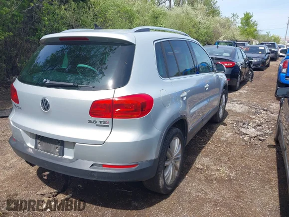 ✅ 2012 Volkswagen Tiguan S • VIN: WVGBV7AX6CW571486 • Lot: 44961622. Wystawiony na IAAI z przebiegiem 93 134 mil. Bezpłatny archiwum sprzedaży aukcyjnych z USA i szczegółowy raport historii pojazdu na DreamBid. Zdjęcie 4.