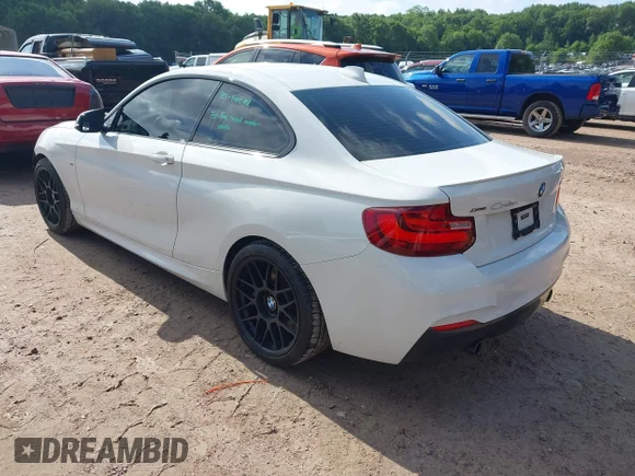 ✅ 2016 BMW 2 Series M235i xDrive • VIN: WBA1J9C52GV372074 • Lot: 42524850. Listed on IAAI with 76,464 mi. Free auction sales archive from the USA and detailed vehicle history report at DreamBid. Image 3.