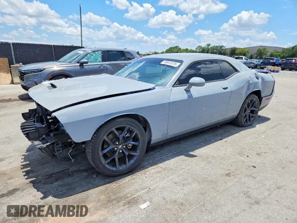 ✅ 2022 Dodge Challenger GT • VIN: 2C3CDZJG5NH137167 • Lot: 58612076. Wystawiony na Copart z przebiegiem 32 343 mil. Bezpłatny archiwum sprzedaży aukcyjnych z USA i szczegółowy raport historii pojazdu na DreamBid. Zdjęcie 1.