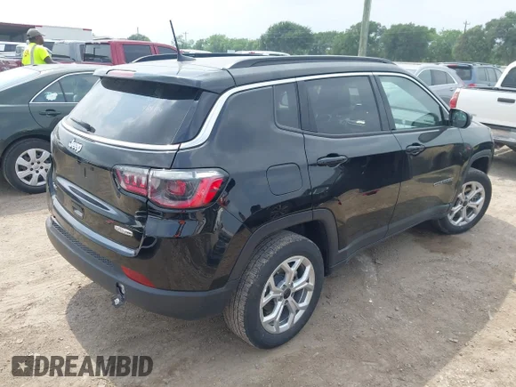 ✅ 2025 Jeep Compass Latitude • VIN: 3C4NJDBN6ST549095 • Lot: 44974242. Wystawiony na IAAI z przebiegiem 31 173 mil. Bezpłatny archiwum sprzedaży aukcyjnych z USA i szczegółowy raport historii pojazdu na DreamBid. Zdjęcie 4.