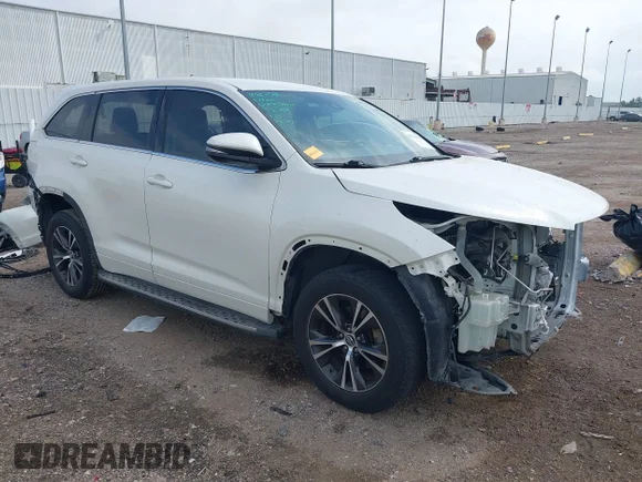✅ 2018 Toyota Highlander LE • VIN: 5TDZARFH3JS040030 • Lot: 44763652. Wystawiony na IAAI z przebiegiem 78 734 mil. Bezpłatny archiwum sprzedaży aukcyjnych z USA i szczegółowy raport historii pojazdu na DreamBid. Zdjęcie 1.