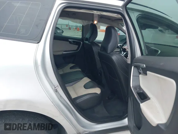 ✅ 2017 Volvo XC60 • VIN: YV440MDJ0H2089903 • Lot: 42150751. Wystawiony na IAAI z przebiegiem 162 395 mil. Bezpłatny archiwum sprzedaży aukcyjnych z USA i szczegółowy raport historii pojazdu na DreamBid. Zdjęcie 8.