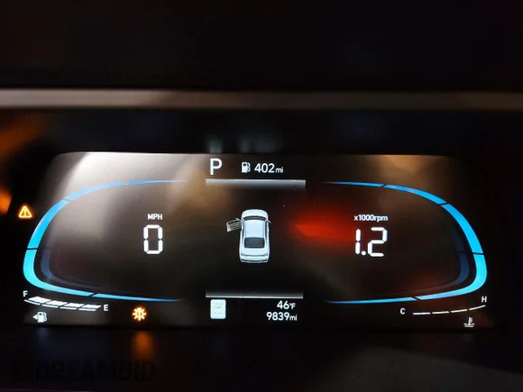 ✅ 2025 Hyundai Elantra SE • VIN: KMHLL4DG0SU992456 • Lot: 45804416. Wystawiony na Copart z przebiegiem 9 839 mil. Bezpłatny archiwum sprzedaży aukcyjnych z USA i szczegółowy raport historii pojazdu na DreamBid. Zdjęcie 9.