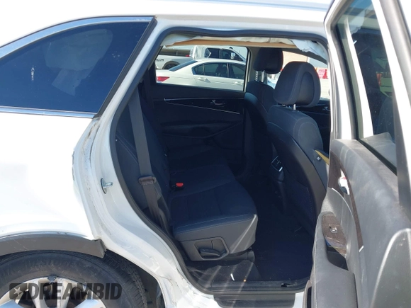 ✅ 2016 Kia Sorento LX • VIN: 5XYPGDA55GG047962 • Lot: 44420904. Wystawiony na IAAI z przebiegiem 134 879 mil. Bezpłatny archiwum sprzedaży aukcyjnych z USA i szczegółowy raport historii pojazdu na DreamBid. Zdjęcie 8.