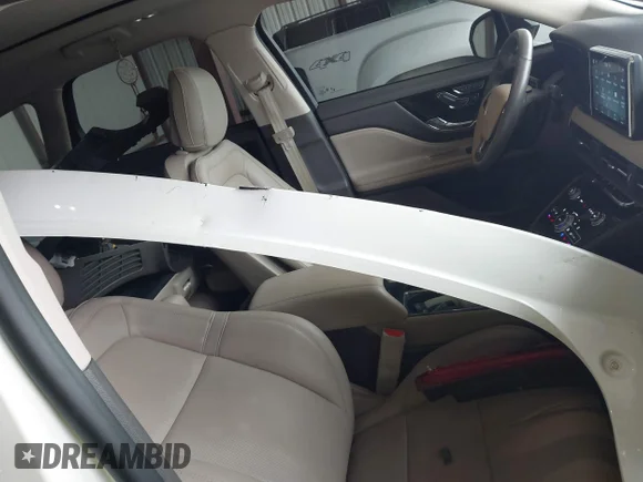 ✅ 2022 Lincoln Corsair Grand Touring • VIN: 5LMTJ5DZ4NUL29793 • Lot: 42476225. Wystawiony na IAAI z przebiegiem 30 365 mil. Bezpłatny archiwum sprzedaży aukcyjnych z USA i szczegółowy raport historii pojazdu na DreamBid. Zdjęcie 5.