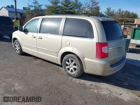 ✅ 2011 Chrysler Town & Country Touring • VIN: 2A4RR5DG5BR635011 • Lot: 43959556. Wystawiony na IAAI z przebiegiem 86 792 mil. Bezpłatny archiwum sprzedaży aukcyjnych z USA i szczegółowy raport historii pojazdu na DreamBid. Zdjęcie 3.