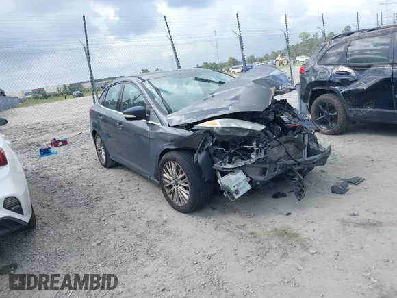 ✅ 2015 Ford Focus Titanium • VIN: 1FADP3J28FL228131 • Lot: 44788167. Wystawiony na IAAI z przebiegiem Nie podano. Bezpłatny archiwum sprzedaży aukcyjnych z USA i szczegółowy raport historii pojazdu na DreamBid. Zdjęcie 1.