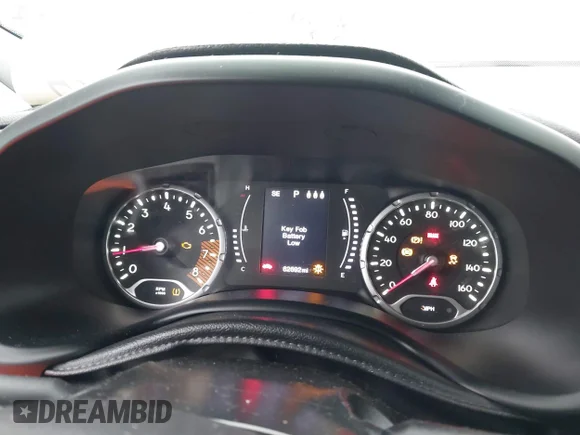 ✅ 2019 Jeep Renegade Sport • VIN: ZACNJBAB8KPK77729 • Lot: 44124467. Wystawiony na IAAI z przebiegiem 62 692 mil. Bezpłatny archiwum sprzedaży aukcyjnych z USA i szczegółowy raport historii pojazdu na DreamBid. Zdjęcie 7.