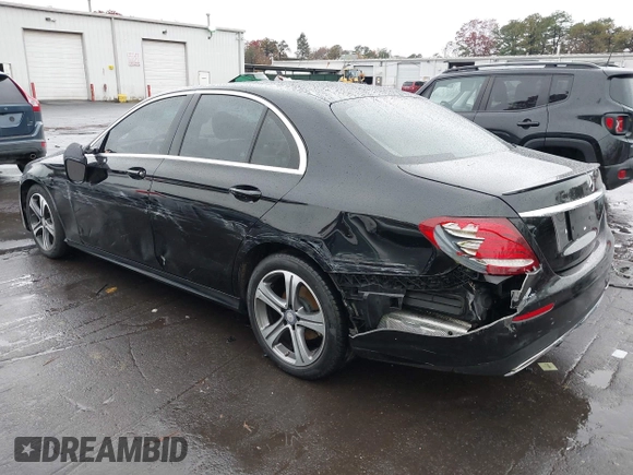✅ 2017 Mercedes-Benz E 300 Luxury • VIN: WDDZF4KB0HA127306 • Lot: 43624467. Wystawiony na IAAI z przebiegiem 100 781 mil. Bezpłatny archiwum sprzedaży aukcyjnych z USA i szczegółowy raport historii pojazdu na DreamBid. Zdjęcie 3.