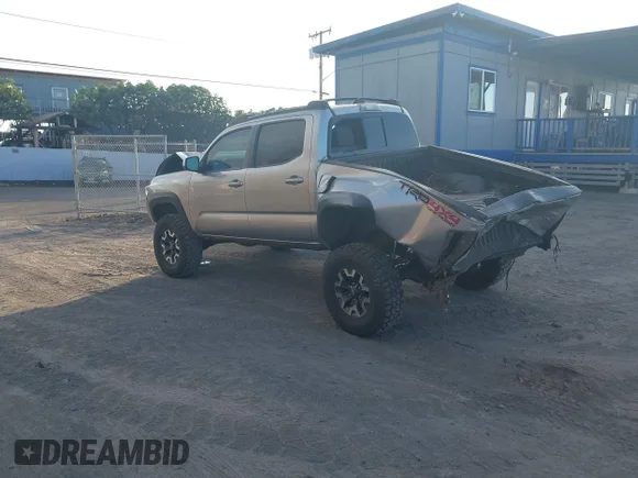 ✅ 2017 Toyota Tacoma TRD Sport • VIN: 3TMCZ5AN4HM058440 • Лот: 43885995. Опубліковано раніше на IAAI з пробігом 98 817 миль. Безкоштовний доступ до архіву аукціонних продажів зі США та докладний звіт про історію автомобіля на DreamBid. Зображення 3.