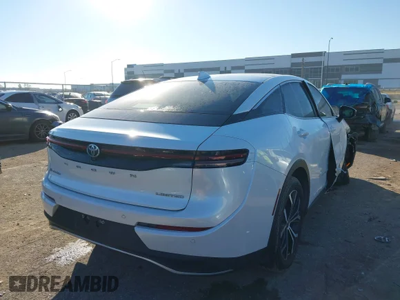✅ 2024 Toyota Crown XLE • VIN: JTDAAAAF1R3023132 • Lot: 43852424. Wystawiony na IAAI z przebiegiem 35 131 mil. Bezpłatny archiwum sprzedaży aukcyjnych z USA i szczegółowy raport historii pojazdu na DreamBid. Zdjęcie 4.