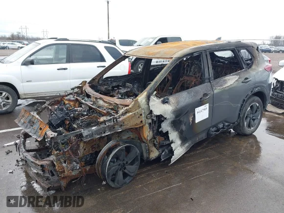 ✅ 2025 Nissan Rogue SV • VIN: 5N1BT3BA0SC797998 • Lot: 44147905. Wystawiony na IAAI z przebiegiem Nie podano. Bezpłatny archiwum sprzedaży aukcyjnych z USA i szczegółowy raport historii pojazdu na DreamBid. Zdjęcie 2.