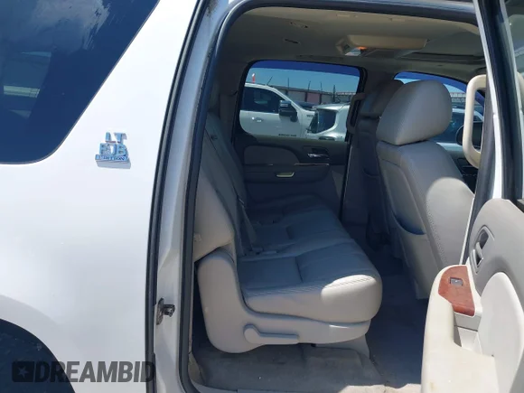✅ 2011 Chevrolet Suburban • VIN: 1GNWKMEG3BR250386 • Lot: 42369109. Wystawiony na IAAI z przebiegiem 222 821 mil. Bezpłatny archiwum sprzedaży aukcyjnych z USA i szczegółowy raport historii pojazdu na DreamBid. Zdjęcie 8.