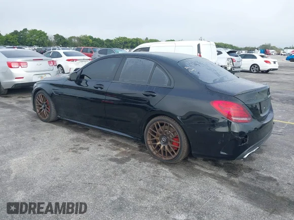 ✅ 2017 Mercedes-Benz C 63 S AMG • VIN: 55SWF8HB9HU199106 • Лот: 44220904. Опубліковано раніше на IAAI з пробігом 103 296 миль. Безкоштовний доступ до архіву аукціонних продажів зі США та докладний звіт про історію автомобіля на DreamBid. Зображення 3.