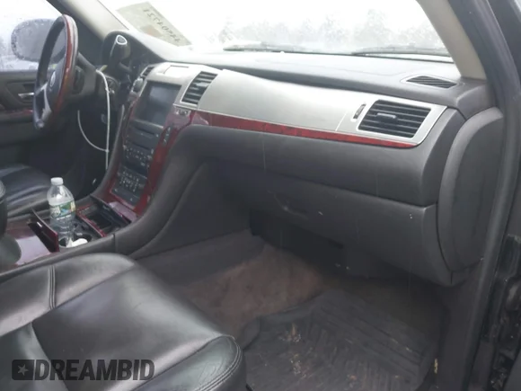 ✅ 2010 Cadillac Escalade Premium • VIN: 1GYUKCEF3AR248230 • Lot: 44504721. Listed on IAAI with 126,566 mi. Free auction sales archive from the USA and detailed vehicle history report at DreamBid. Image 5.