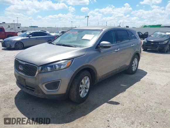 ✅ 2018 Kia Sorento LX • VIN: 5XYPG4A36JG388003 • Lot: 44815558. Wystawiony na IAAI z przebiegiem 134 167 mil. Bezpłatny archiwum sprzedaży aukcyjnych z USA i szczegółowy raport historii pojazdu na DreamBid. Zdjęcie 2.
