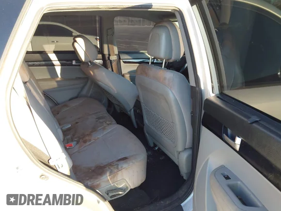 ✅ 2014 Kia Sorento LX • VIN: 5XYKT3A67EG530259 • Lot: 44142849. Wystawiony na IAAI z przebiegiem 241 306 mil. Bezpłatny archiwum sprzedaży aukcyjnych z USA i szczegółowy raport historii pojazdu na DreamBid. Zdjęcie 8.