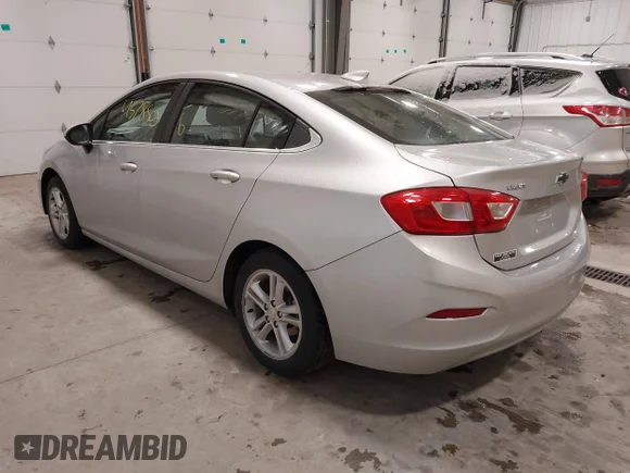 ✅ 2017 Chevrolet Cruze LT • VIN: 1G1BE5SM8H7195798 • Lot: 43785065. Wystawiony na IAAI z przebiegiem 60 482 mil. Bezpłatny archiwum sprzedaży aukcyjnych z USA i szczegółowy raport historii pojazdu na DreamBid. Zdjęcie 3.