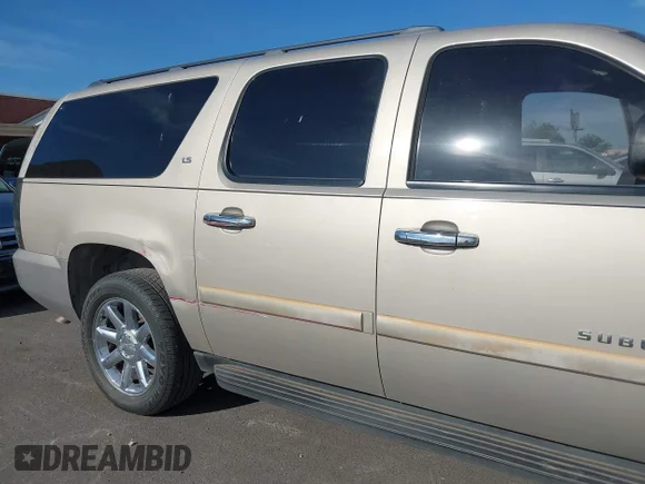 ✅ 2008 Chevrolet Suburban 3LT • VIN: 1GNFC16J28J230577 • Лот: 42323123. Опубликован ранее на IAAI с пробегом Не указан. Бесплатный доступ к архиву аукционных продаж из США и подробный отчёт об истории автомобиля на DreamBid. Изображение 6.