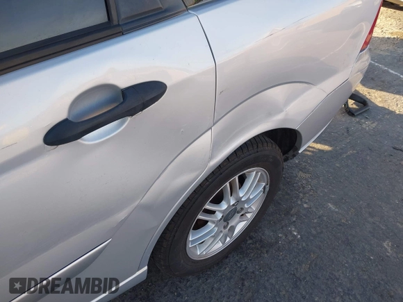 ✅ 2005 Ford Focus S • VIN: 1FAFP34N45W227277 • Lot: 44286355. Wystawiony na IAAI z przebiegiem 249 195 mil. Bezpłatny archiwum sprzedaży aukcyjnych z USA i szczegółowy raport historii pojazdu na DreamBid. Zdjęcie 6.