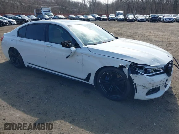 ✅ 2016 BMW 7 Series 750i xDrive • VIN: WBA7F2C54GG419323 • Lot: 41791378. Wystawiony na IAAI z przebiegiem 90 582 mil. Bezpłatny archiwum sprzedaży aukcyjnych z USA i szczegółowy raport historii pojazdu na DreamBid. Zdjęcie 1.