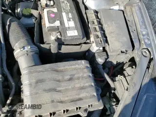 ✅ 2021 Volkswagen Golf TSI • VIN: 3VWG57AU0MM004785 • Lot: 86340845. Wystawiony na Copart z przebiegiem 67 977 mil. Bezpłatny archiwum sprzedaży aukcyjnych z USA i szczegółowy raport historii pojazdu na DreamBid. Zdjęcie 14.