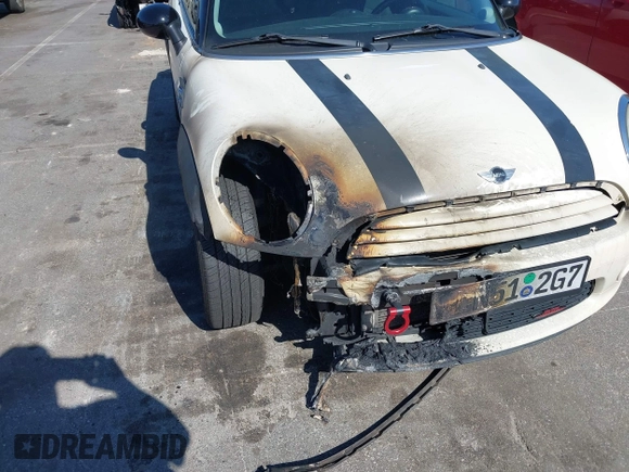 ✅ 2010 MINI Clubman • VIN: WMWML3C51ATX52059 • Lot: 42005655. Wystawiony na IAAI z przebiegiem 185 322 mil. Bezpłatny archiwum sprzedaży aukcyjnych z USA i szczegółowy raport historii pojazdu na DreamBid. Zdjęcie 6.