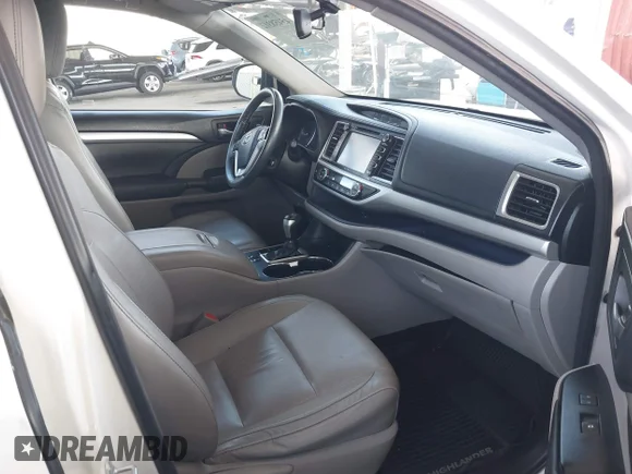 ✅ 2015 Toyota Highlander XLE • VIN: 5TDKKRFH7FS102051 • Lot: 45458312. Wystawiony na IAAI z przebiegiem 140 731 mil. Bezpłatny archiwum sprzedaży aukcyjnych z USA i szczegółowy raport historii pojazdu na DreamBid. Zdjęcie 5.