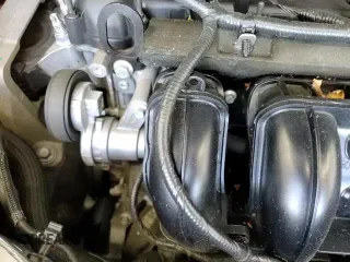 ✅ 2017 Ford Escape S • VIN: 1FMCU0F70HUE01182 • Lot: 91900475. Listed on Copart with 94,396 mi. Free auction sales archive from the USA and detailed vehicle history report at DreamBid. Image 16.