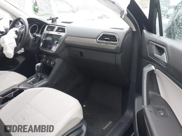 ✅ 2020 Volkswagen Tiguan SE • VIN: 3VV3B7AX5LM055607 • Lot: 43959404. Wystawiony na IAAI z przebiegiem 126 419 mil. Bezpłatny archiwum sprzedaży aukcyjnych z USA i szczegółowy raport historii pojazdu na DreamBid. Zdjęcie 5.