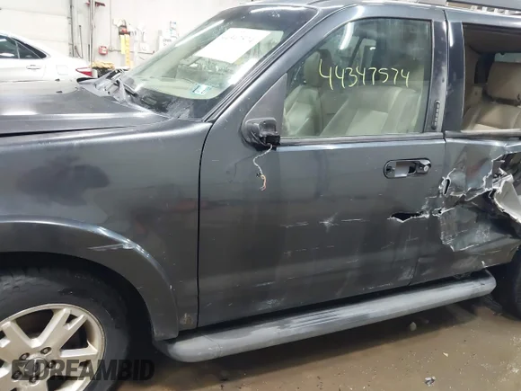 ✅ 2010 Ford Explorer XLT • VIN: 1FMEU7DE6AUA82783 • Lot: 44347574. Wystawiony na IAAI z przebiegiem 187 604 mil. Bezpłatny archiwum sprzedaży aukcyjnych z USA i szczegółowy raport historii pojazdu na DreamBid. Zdjęcie 6.