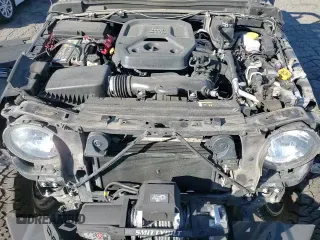 ✅ 2018 Jeep Wrangler Unlimited Sport S • VIN: 1C4HJXDN7JW196578 • Lot: 85848605. Wystawiony na Copart z przebiegiem 103 123 mil. Bezpłatny archiwum sprzedaży aukcyjnych z USA i szczegółowy raport historii pojazdu na DreamBid. Zdjęcie 13.